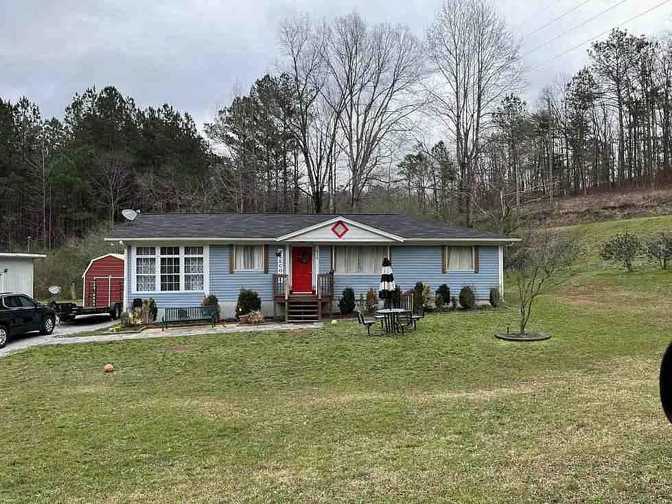 3 bed, 1350 sqft, $1,600 — Photo 2