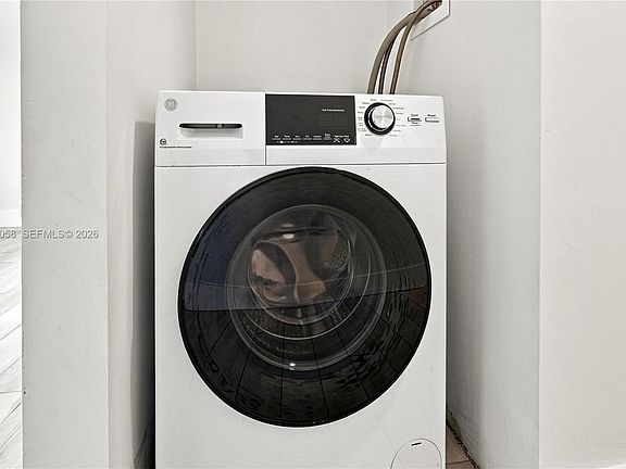 4th image of 1000 7th St APT 4