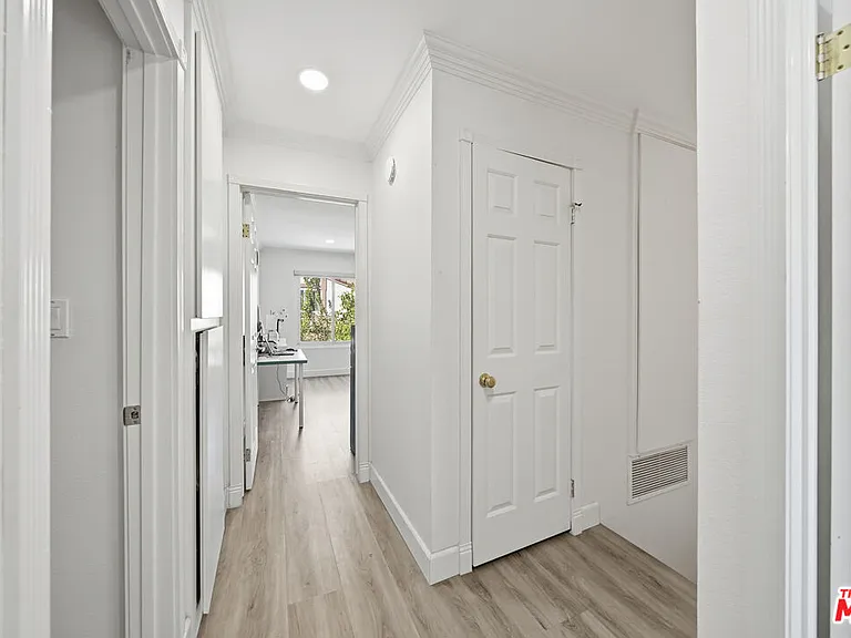 3442 Del Amo Blvd — Photo 11