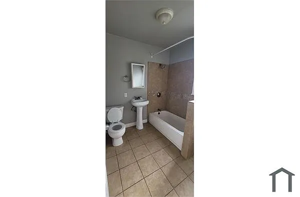 Building Photo - 1445 Warren Ave #B