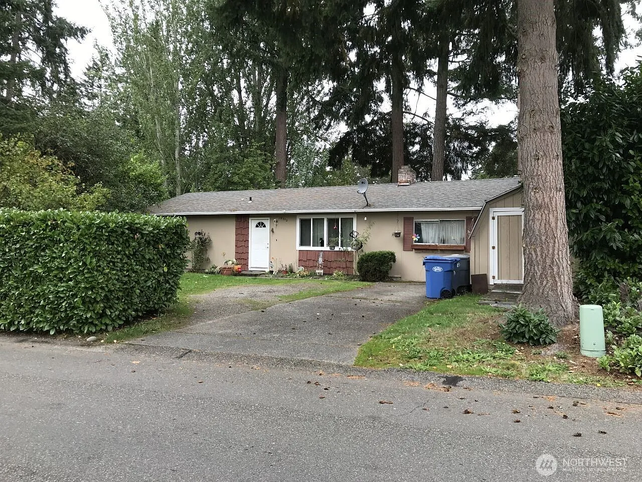 19312 Crescent Drive E photo 1