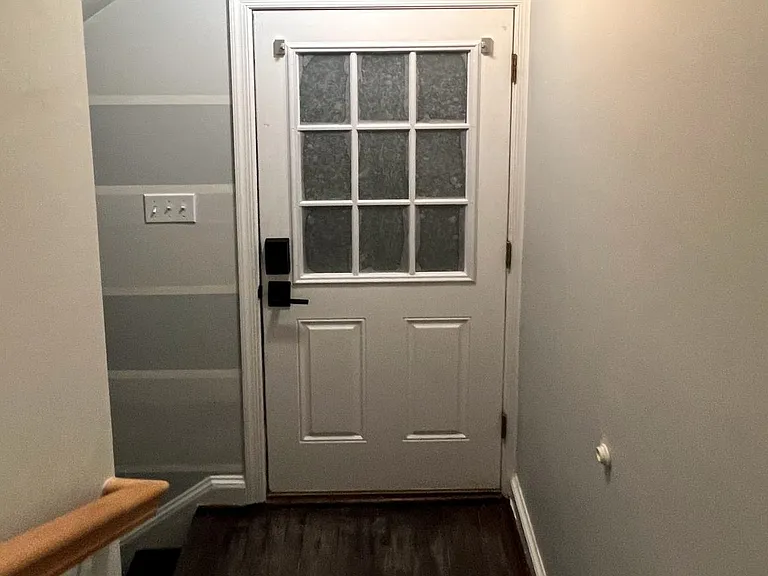 6833 Melrose Dr — Photo 32
