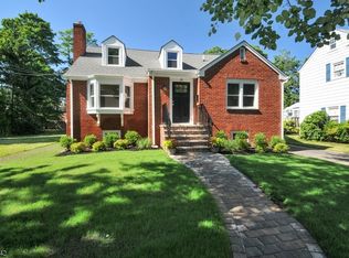 28 Godfrey Ave, Roseland, NJ 07068