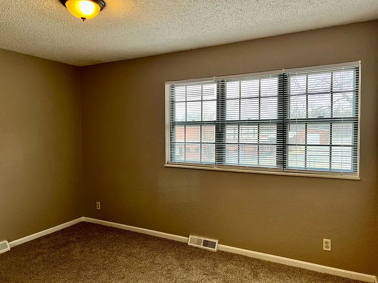 2342 S Crysler Ave — Photo 6