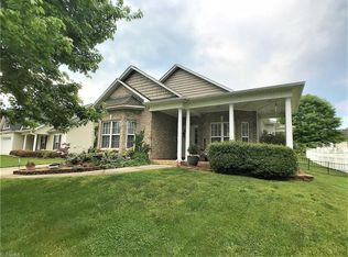 1533 Finwick Dr, Pfafftown, NC 27040