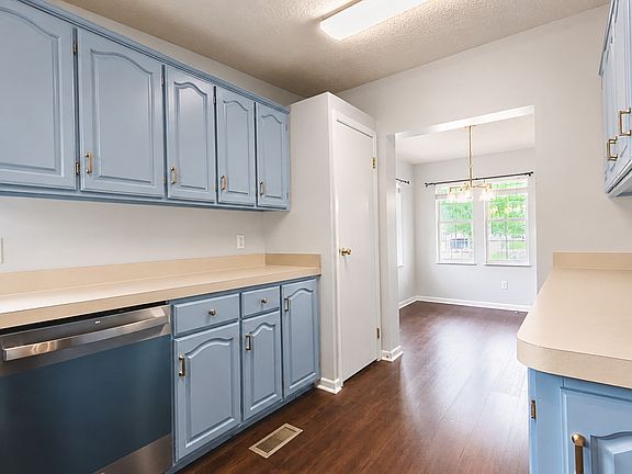 3rd image of 22734 S Ravisloe Ln