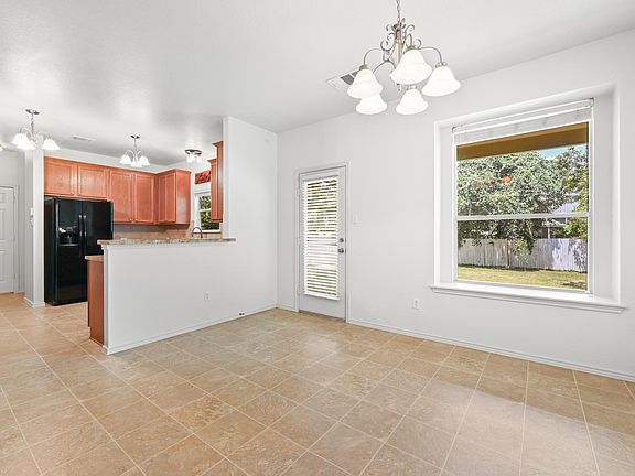 5th image of 1606 Yoakum St #254
