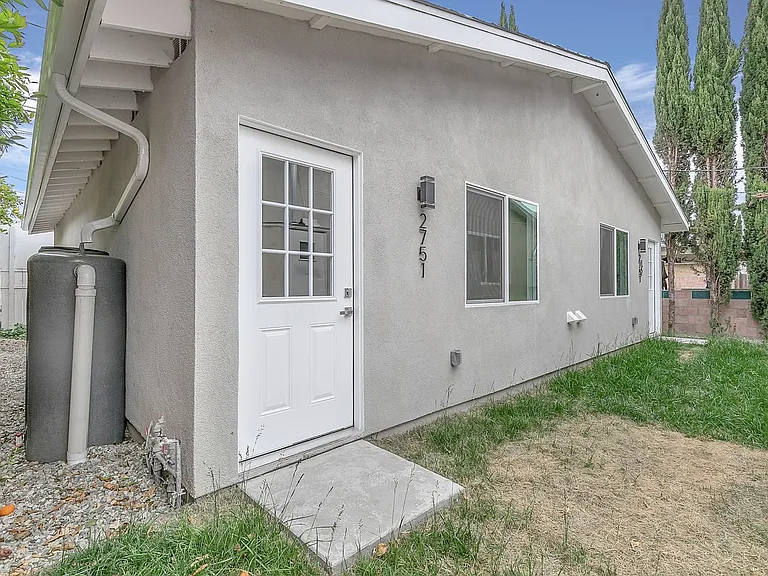 2747 S Mansfield Ave — Photo 8