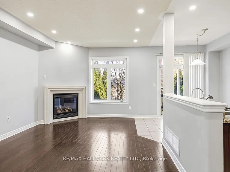 33 Tomabrook Cres — Photo 5