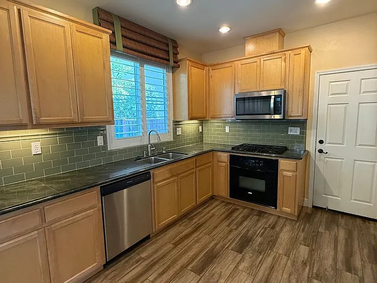 112 Refosco Ct — Photo 10
