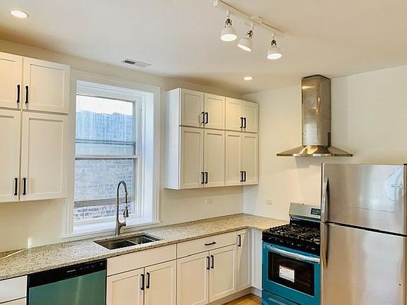 4th image of 3230 N Lawndale Ave #2