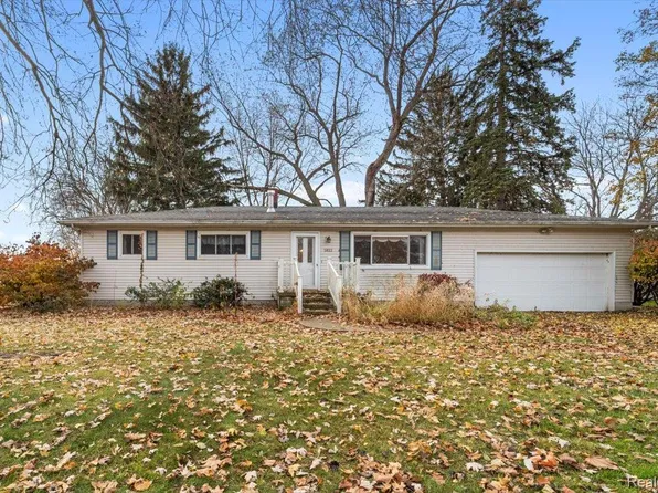 5033 Robinwood St, Monroe, MI 48161