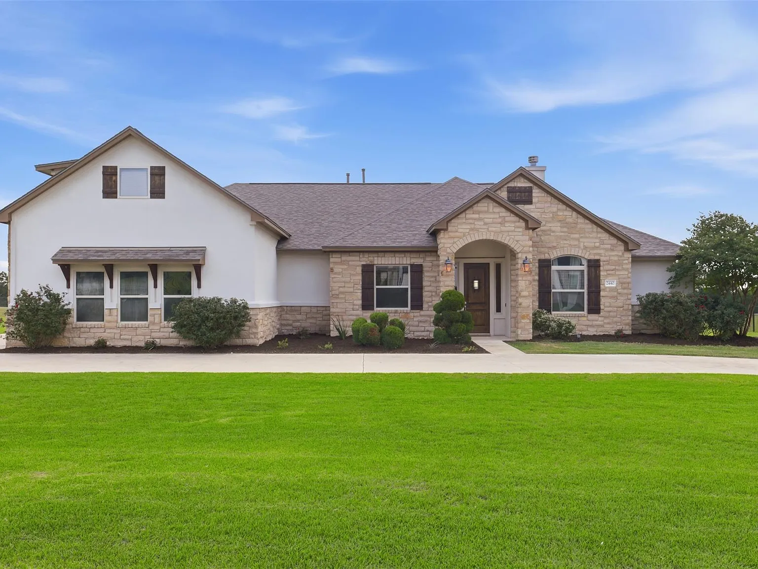 4 bed, 4.5 bath, 3651 sqft, $4,000 — Photo 3