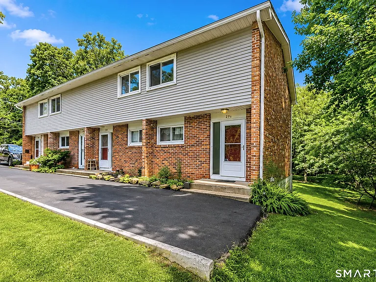 29 Anton Rd #D — Photo 4