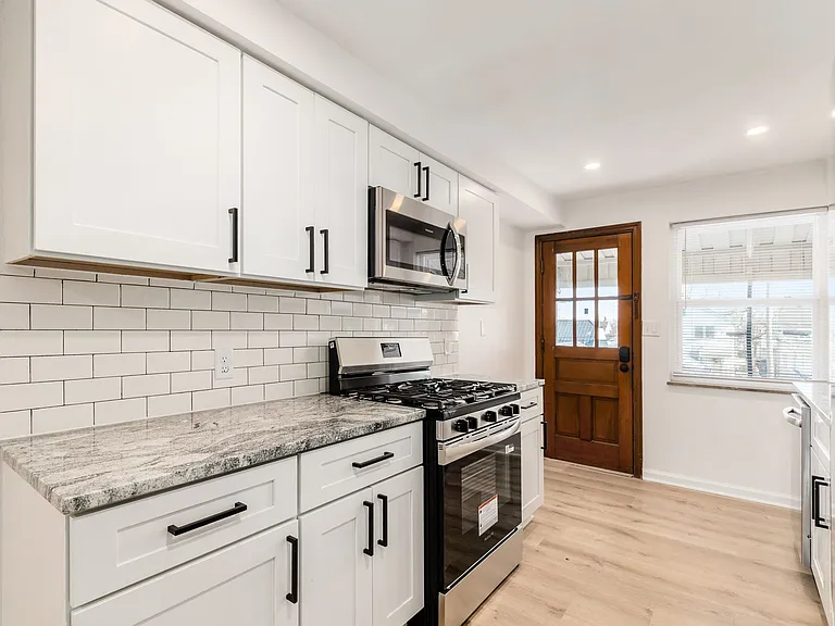 42 N Westgate Ave #D — Photo 10