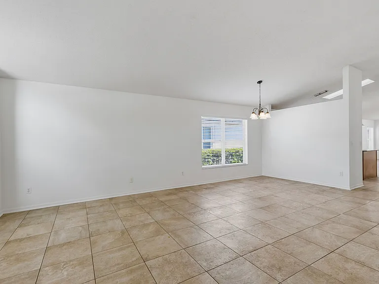 8026 Waldorf Ct — Photo 4