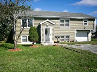 27 Smythe St, Middletown, RI 02842