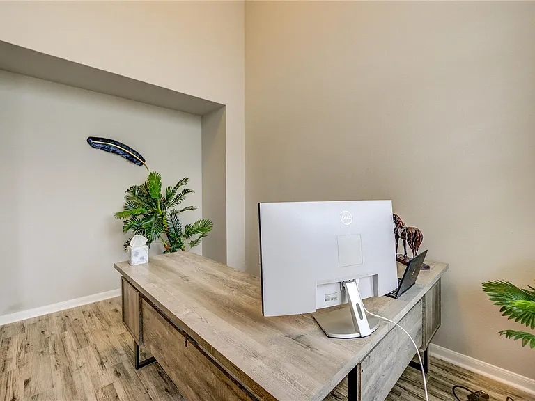 2727 Camellia Ave — Photo 6