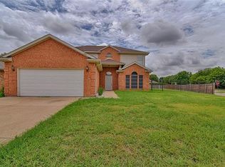 2925 Hollow Oak Dr, Grand Prairie, TX 75052