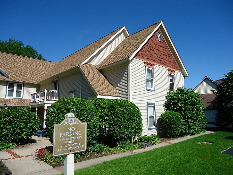 887 Victoria Dr Woodstock IL Zillow