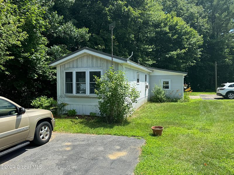 2nd image of 218 Ash Street