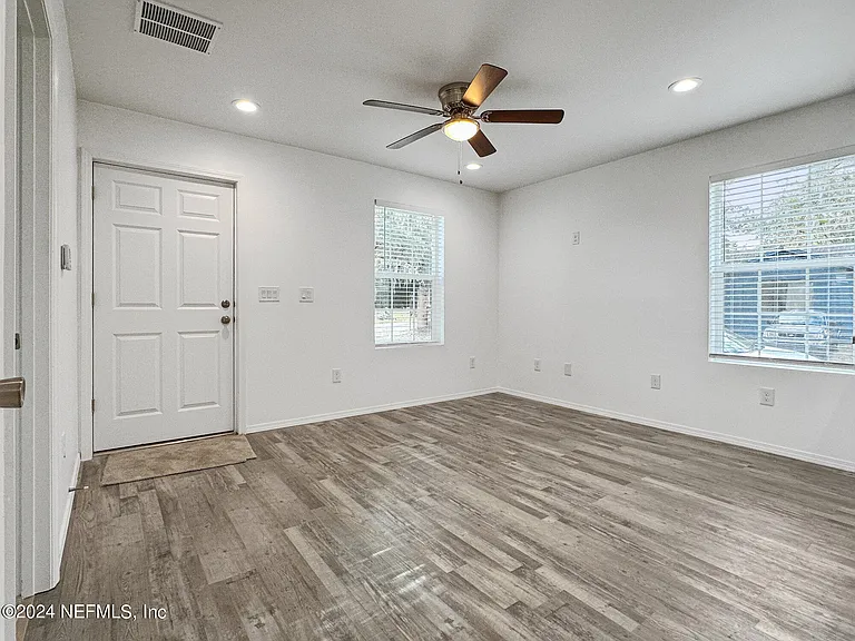 2220 Flesher Ave — Photo 7