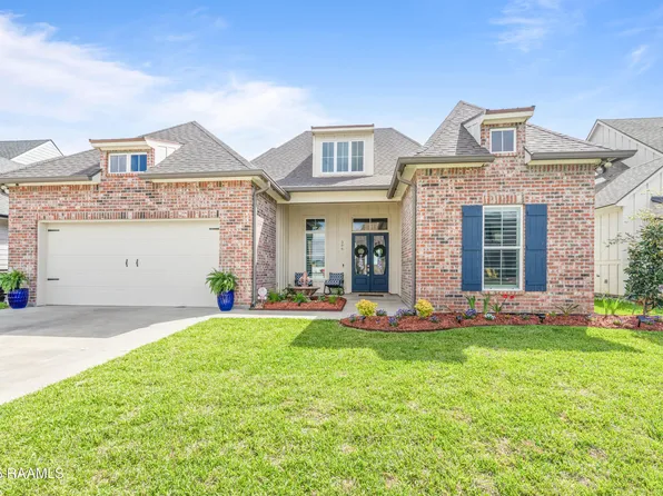 306 Last Quarter Dr, Youngsville, LA 70592