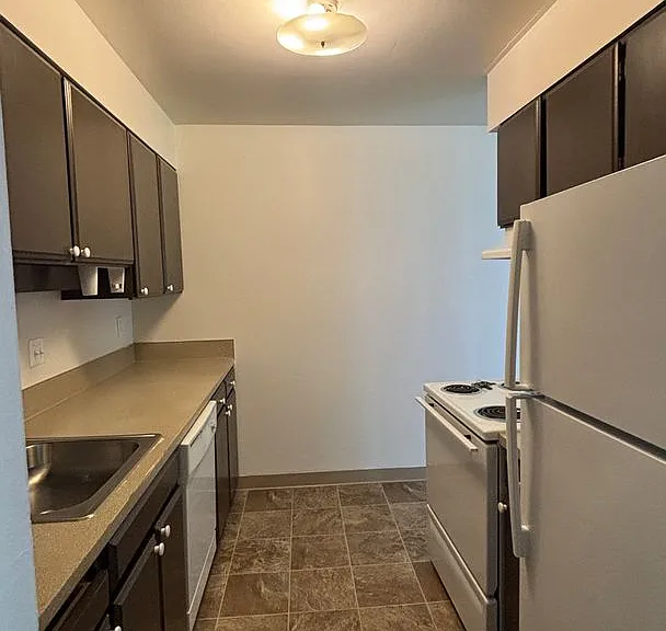 Cedars West Apartments — Photo 22