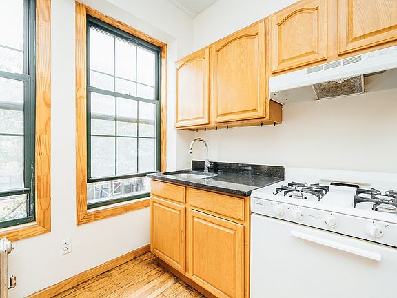 5th image of 206 Scholes St #30