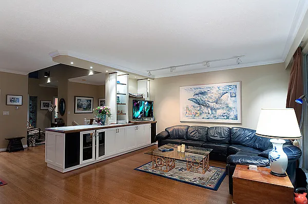 3 bed, 2.5 bath, 2450 sqft, $6,600 — Photo 4