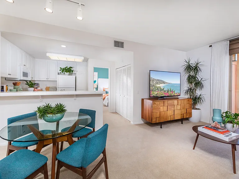 Woodbury Square Apartment Homes — Photo 9