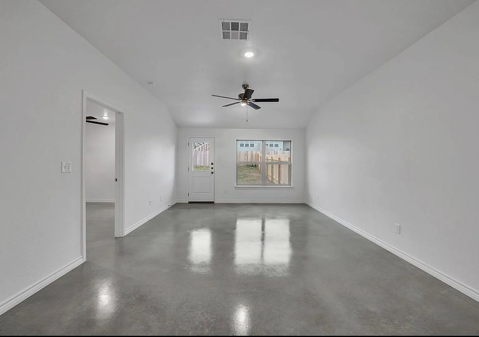616 Pacific Crest Trl — Photo 3