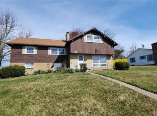 300 Johnet Dr, Saint Clairsville, OH 43950