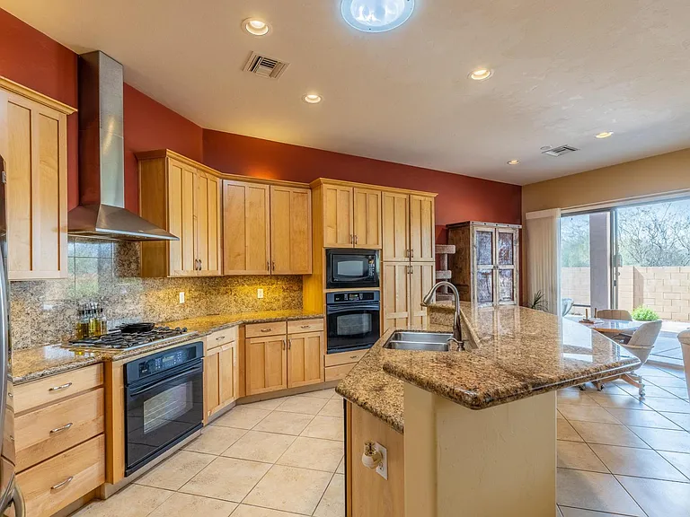 1323 N Golden Palomino Pl — Photo 7