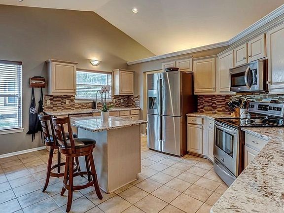 3rd image of 23041 Potomac Cir