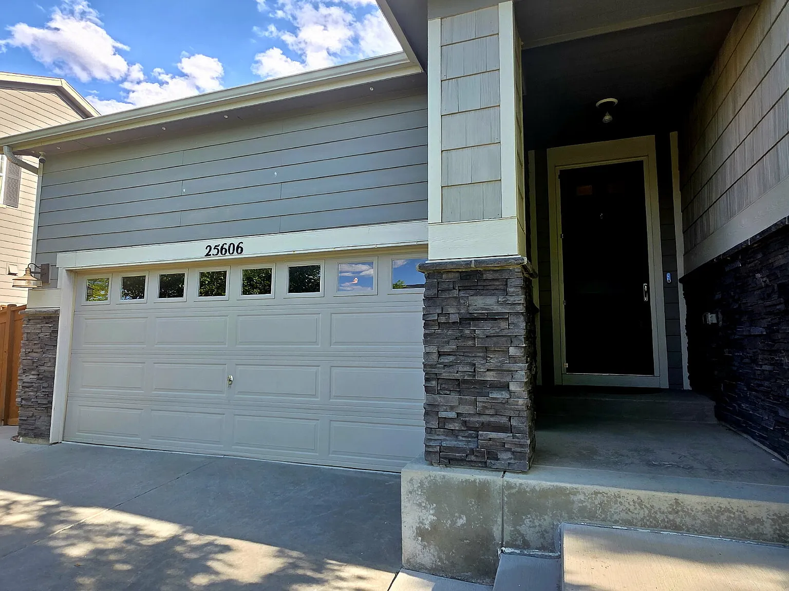 3 bed, 2.0 bath, 1423 sqft, $2,695 — Photo 3