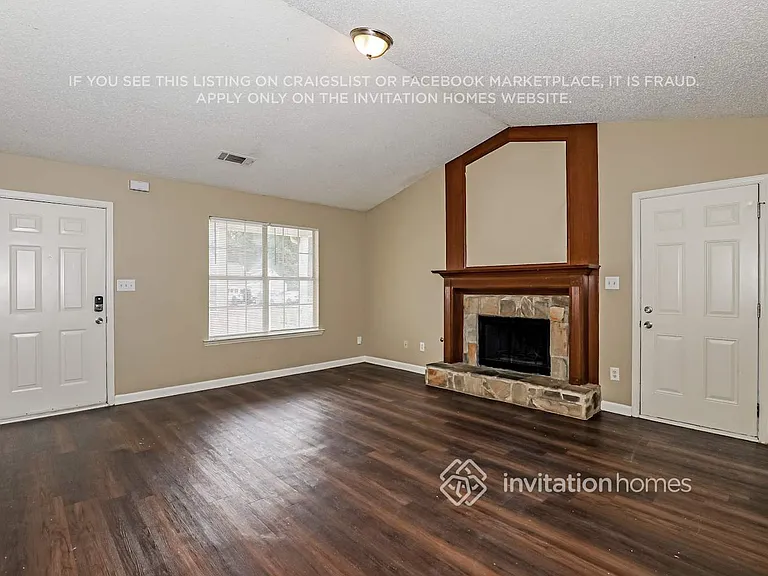 1406 N Hampton Dr — Photo 4