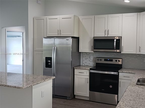 5th image of 634 Royce Rd