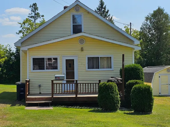 135 W Larch St, Ironwood, MI 49938