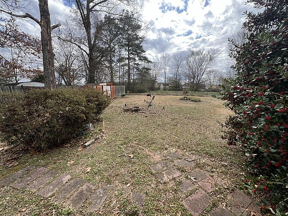 2nd image of 822 Garrettsburg Rd