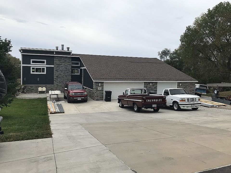 1st image of 905 Lakeview Dr