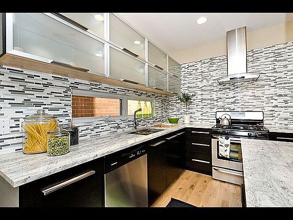 4th image of 743 N Elizabeth St
