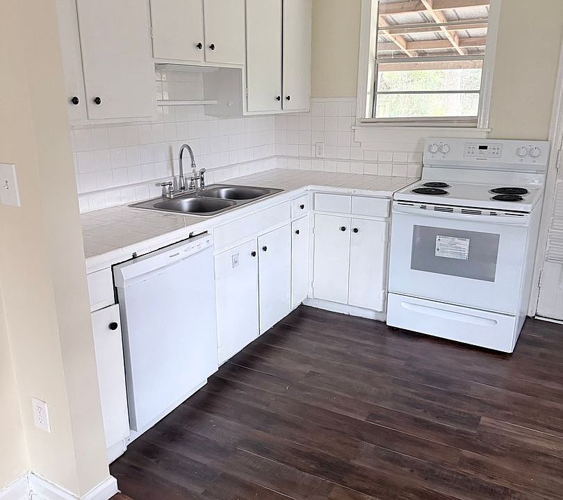 1st image of 1207 Derenne Ave