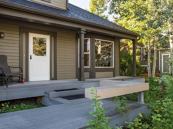 3rd image of 1022 W Alder St