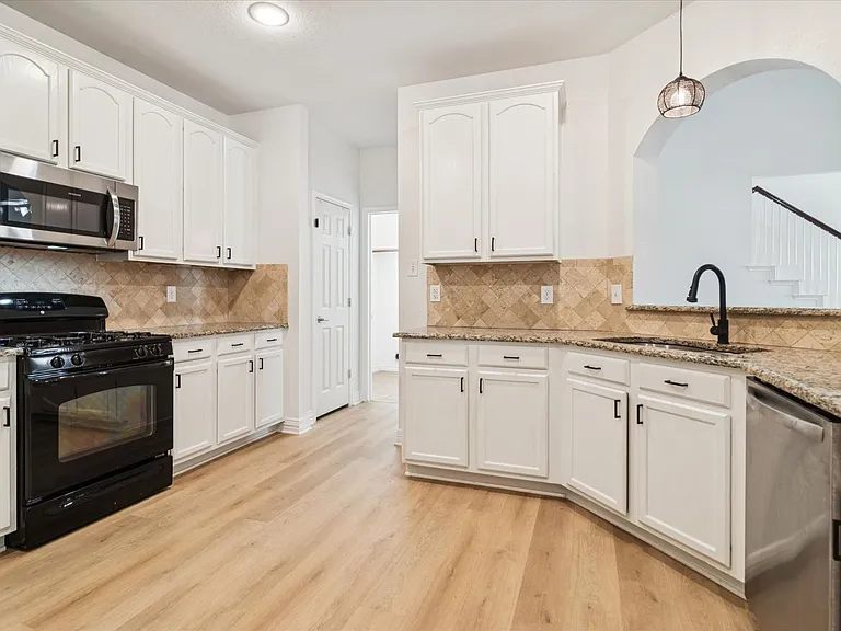 1116 Charleston Ln — Photo 11