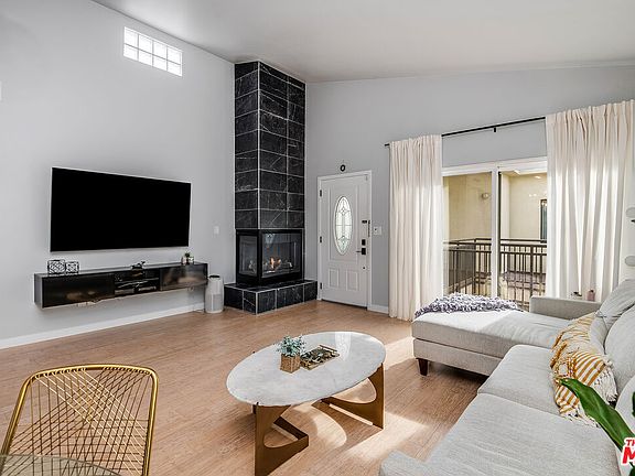 2nd image of 4447 W Lakeside Dr APT 202