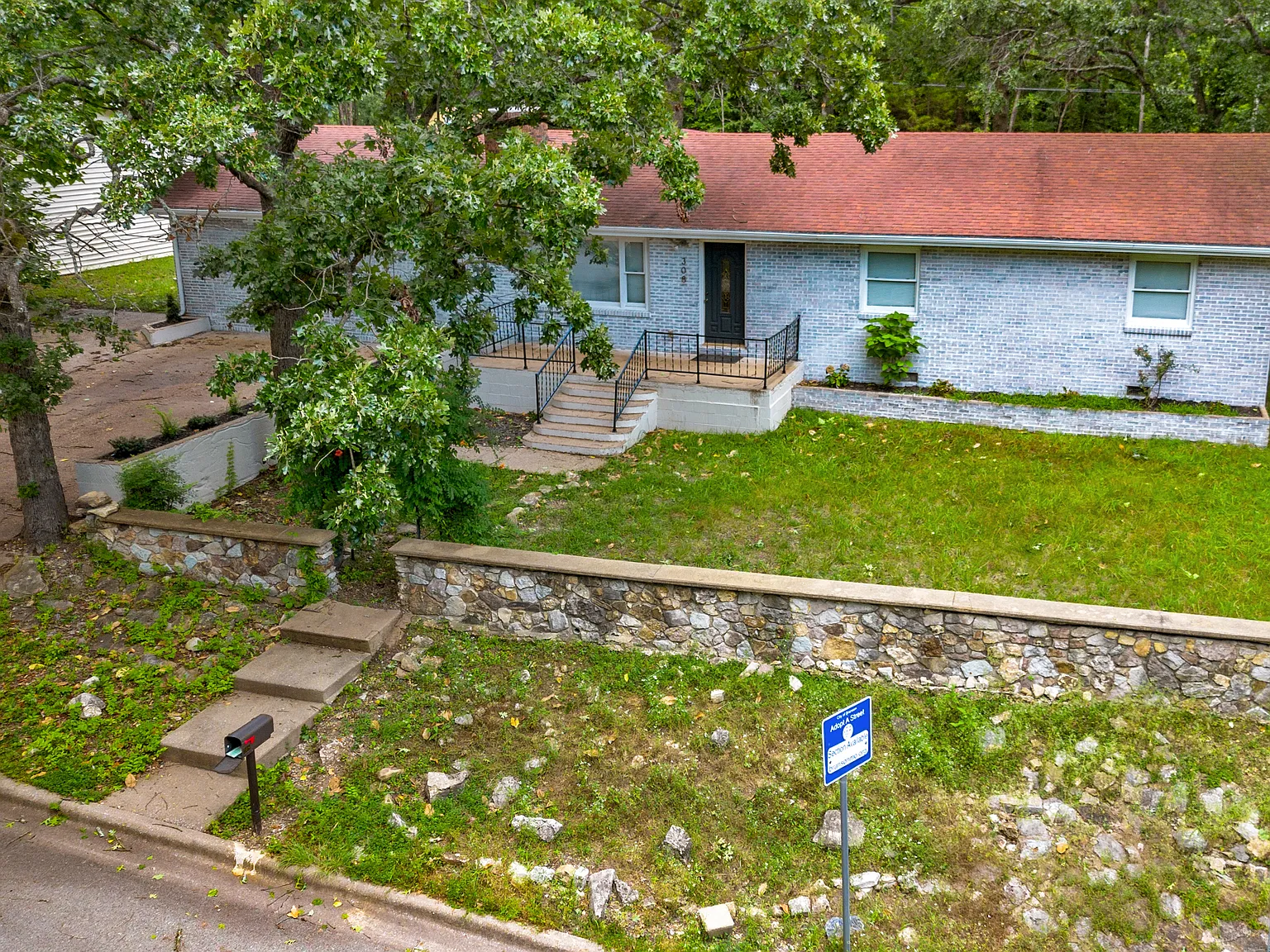 4 bed, 1920 sqft, $2,275 — Photo 3