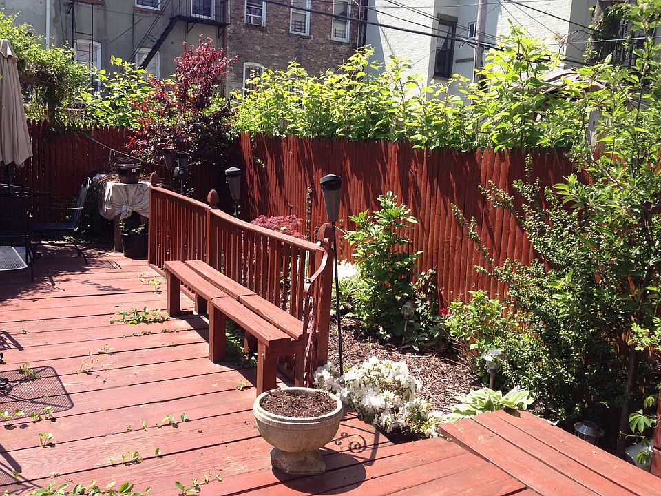 1st image of 550 Putnam Ave #1