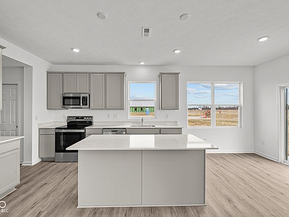 4th image of 2310 Marjorie Way