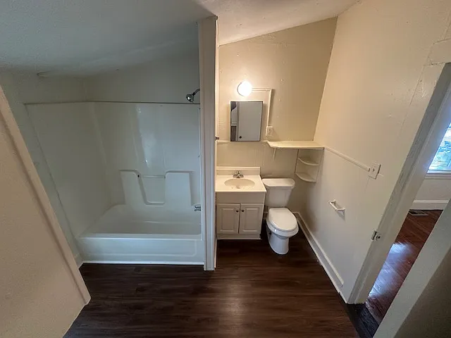 121 Hamlin Ave — Photo 5